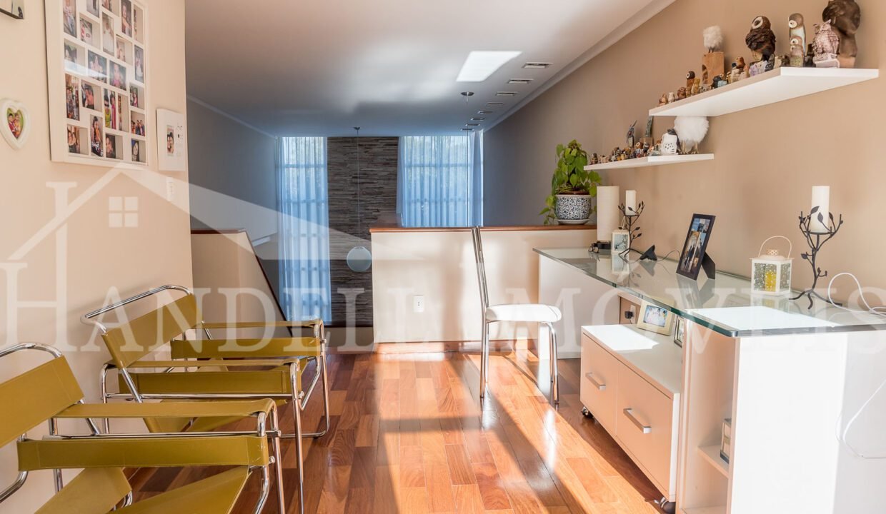 Linda Casa em Condomínio Fechado-11