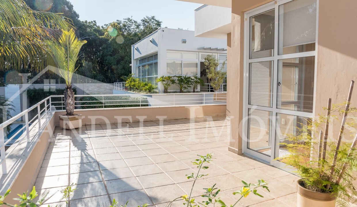 Linda Casa em Condomínio Fechado-13