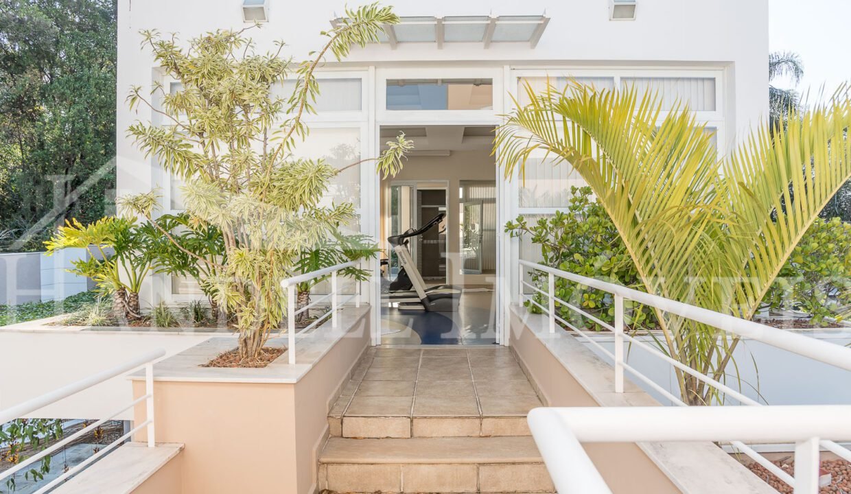 Linda Casa em Condomínio Fechado-14