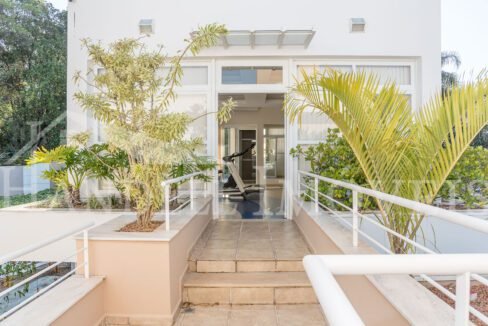 Linda Casa em Condomínio Fechado-14