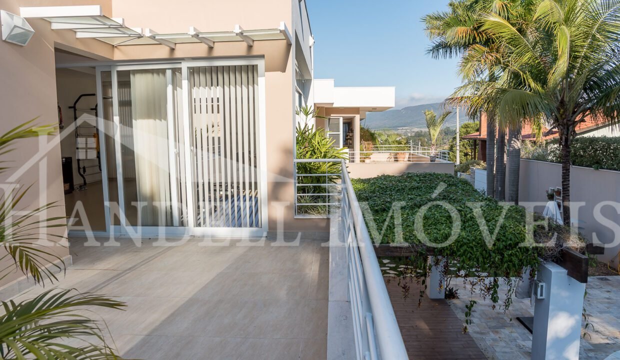 Linda Casa em Condomínio Fechado-16