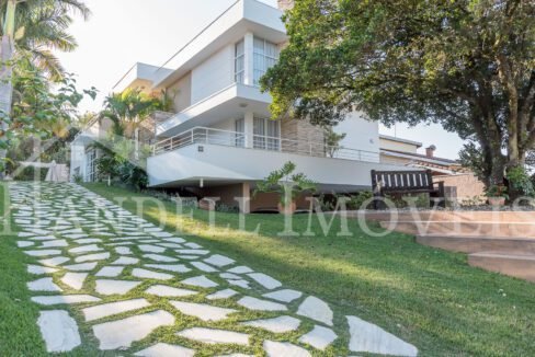 Linda Casa em Condomínio Fechado-3