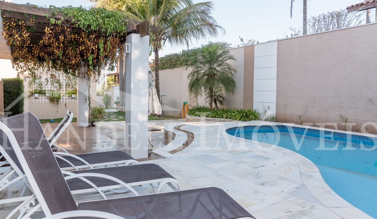 Linda Casa em Condomínio Fechado-5