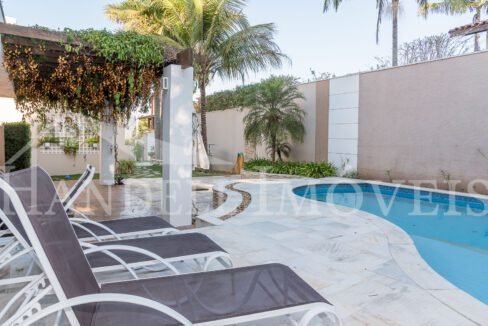 Linda Casa em Condomínio Fechado-5