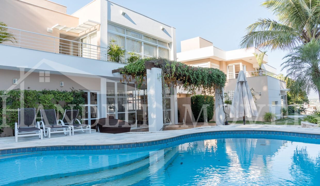 Linda Casa em Condomínio Fechado-7