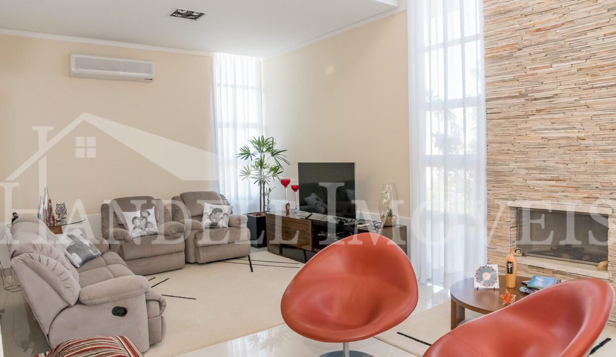 Linda Casa em Condomínio Fechado-8