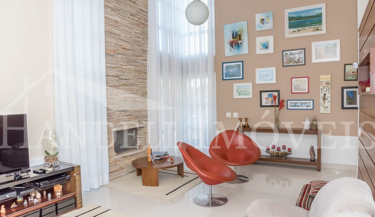 Linda Casa em Condomínio Fechado-9