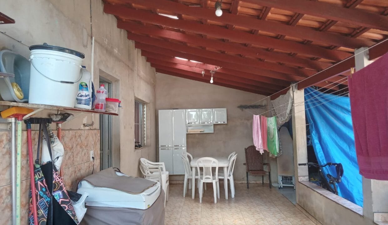 Casa térrea com 3 dormitórios à venda no centro de Itupeva - 2