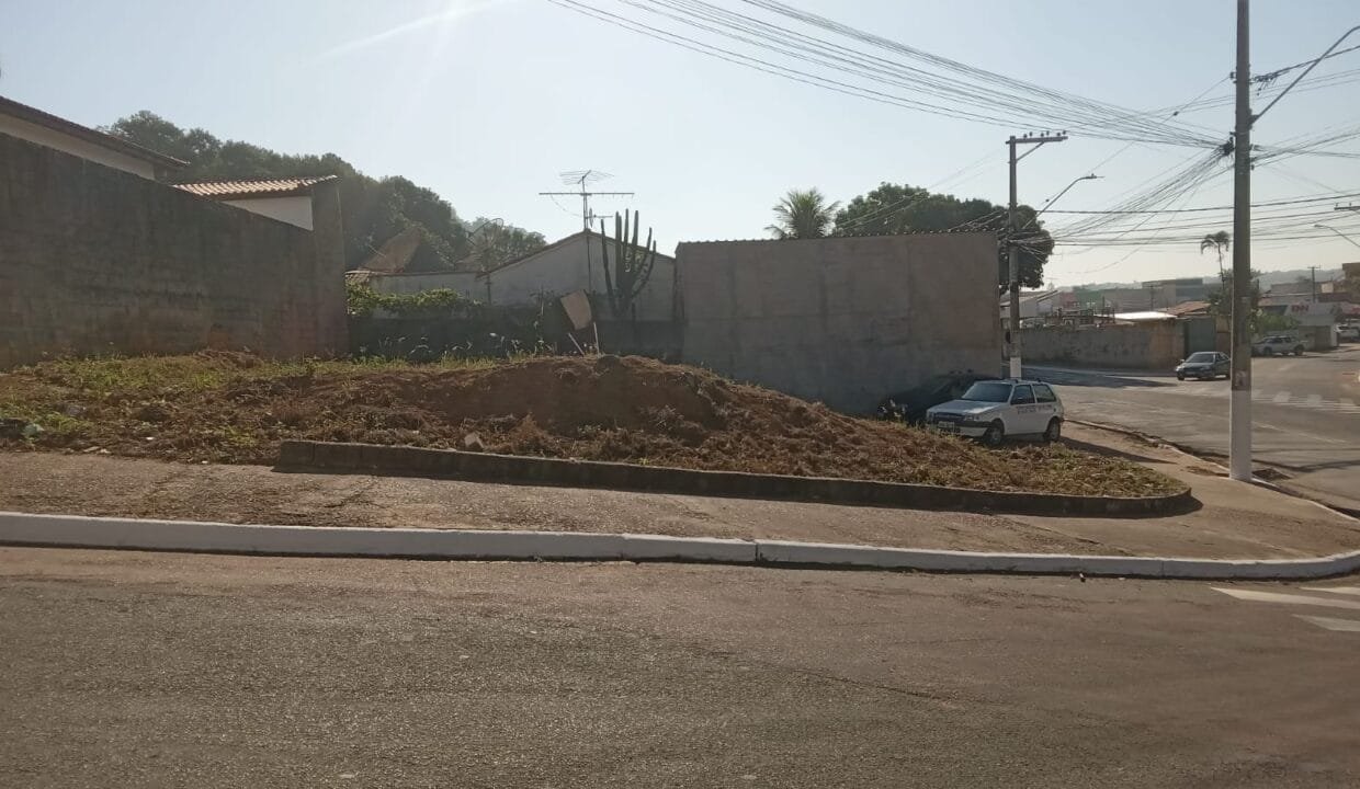 Terreno comercial de esquina à venda no centro de Itupeva (2)