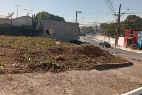 Terreno comercial de esquina à venda no centro de Itupeva